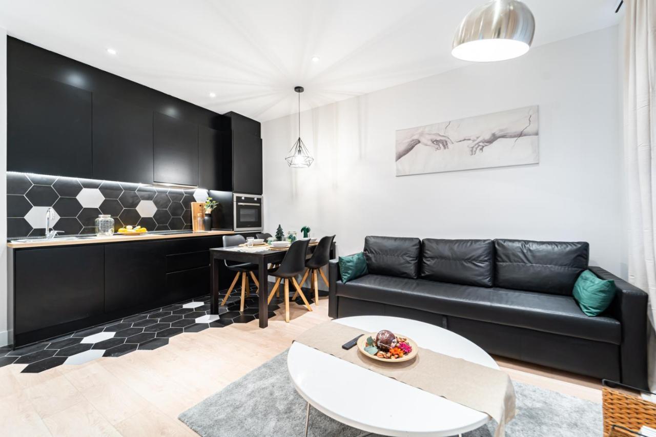 Edsam Madrid Apartments Black Eksteriør bilde